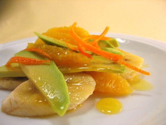 Avocado, banana and orange salad for a stable erection in men